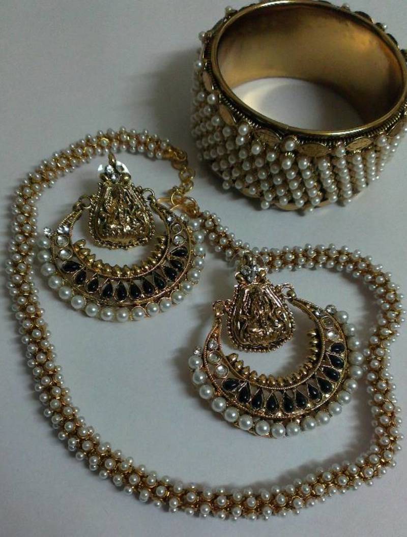 Buy Traditional Jewellery set with Peals Kada Online